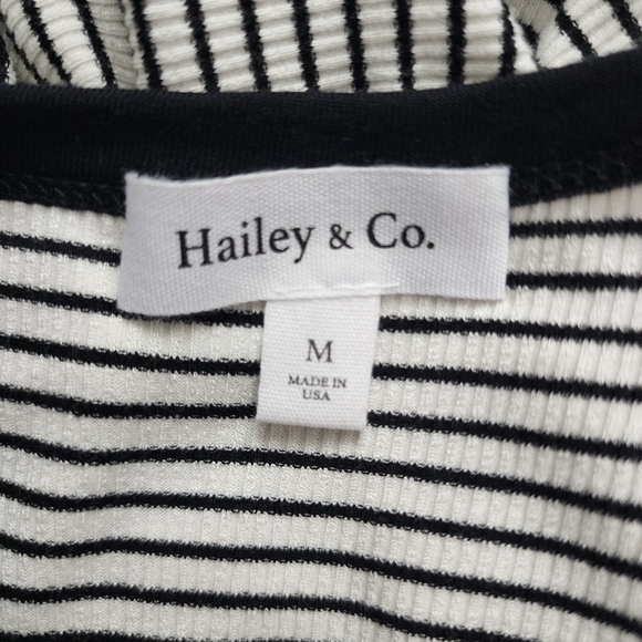 Hailey & Co Black & White Striped High Neck Ruffle Hem Crochet Trim Top Medium - Picture 8 of 9